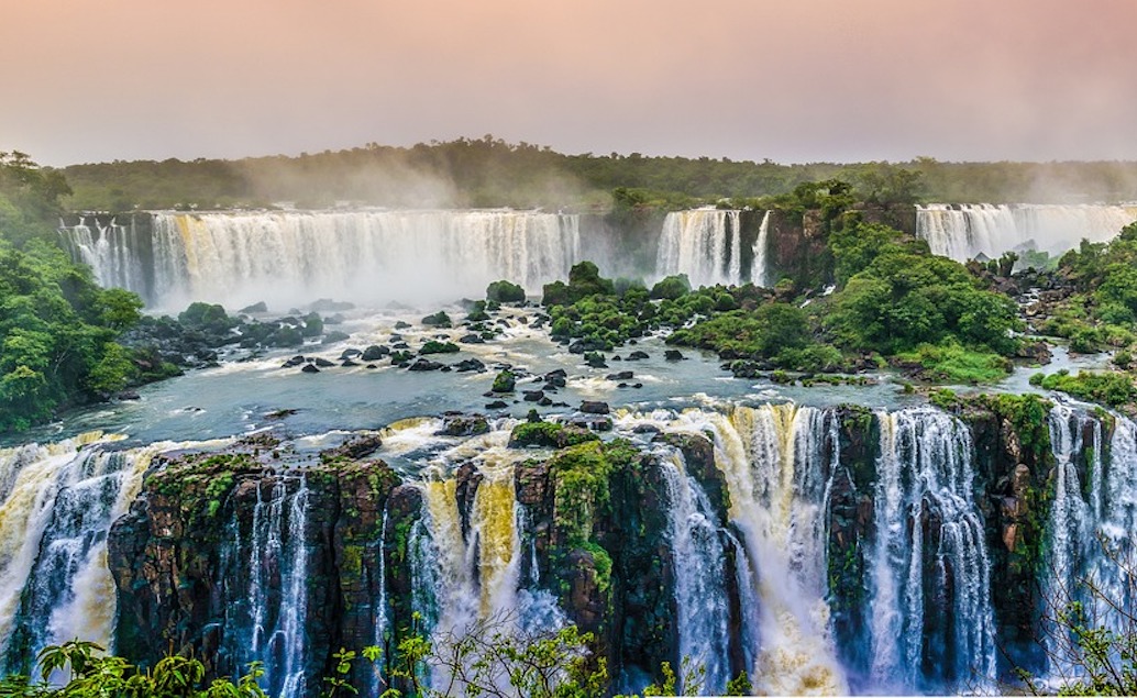 Brazílie pro každého - Rio, vodopády Iguatçu, relax ostrovy 